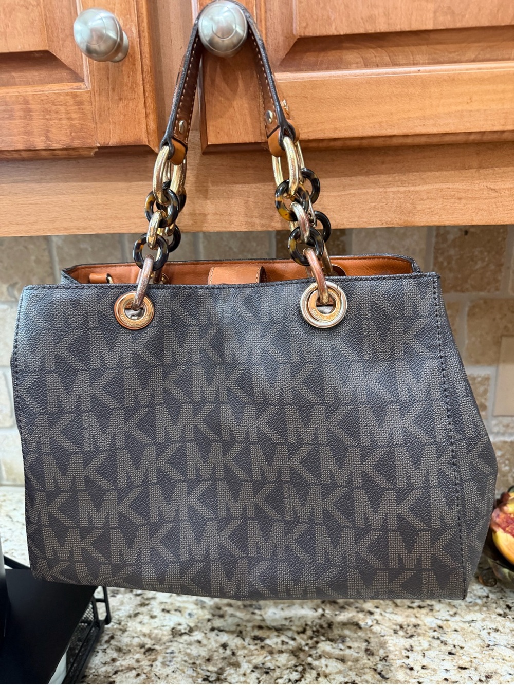 Michael Kors Genuine Leather Purse. Very Good Condition!